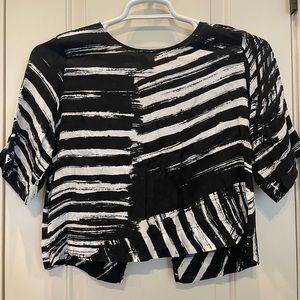 Ladies Michael Stars crop top black & white print with back opening size SMALL